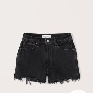 Abercrombie and Fitch curve love high rise mom short -black. Size 28